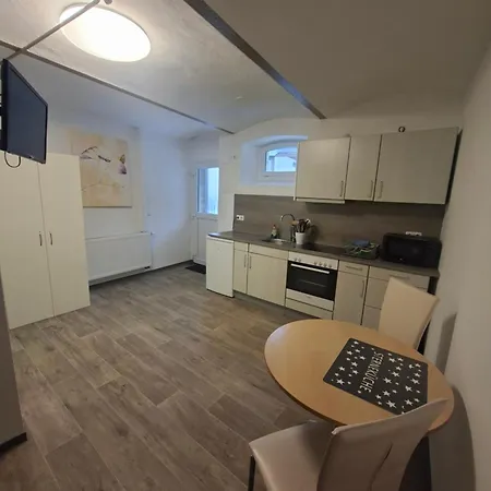 公寓 Apartment *